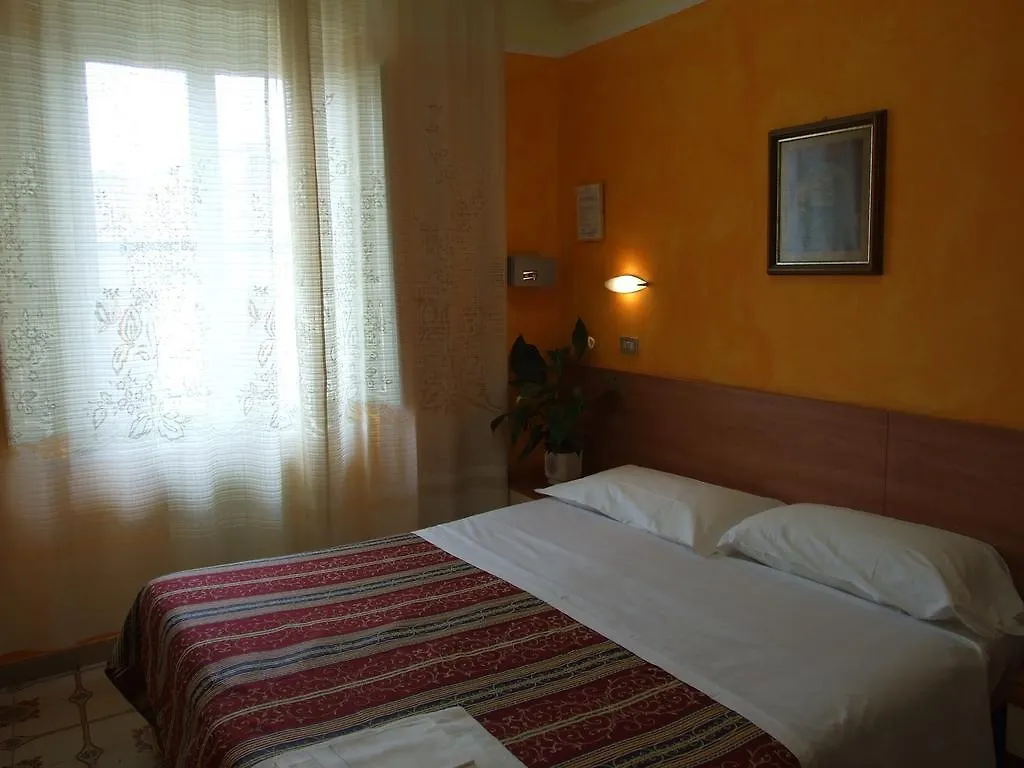 Hotel Midy Viareggio 3*,